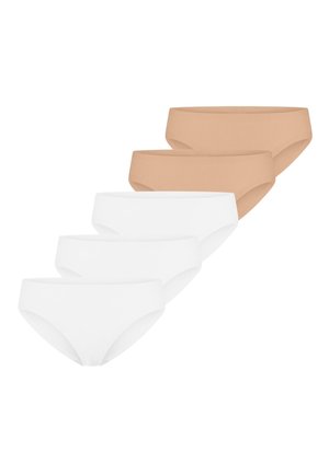 Zestaw pięciu bezszwowych damskich majtek: trzy białe i dwie beżowe, ułożone w przesunięty, nakładający się wzór.