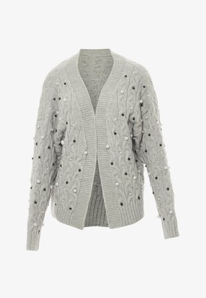 Világosszürke kötött kardigán, fonatmintával, fekete és fehér gyöngyökkel díszítve. Nyitott elülső rész, bordás mandzsetta és szegély.