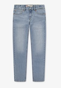 Jean en denim bleu clair avec une coupe droite, affichant un délavage léger, de légères déchirures sur les jambes et des rivets en cuivre.