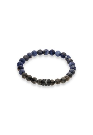 Stretch-Armband mit abwechselnden blauen und grauen Steinperlen sowie einem schwarzen zylindrischen Charme, graviert mit "s.Oliver."