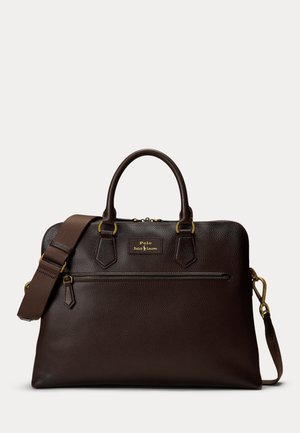Serviette en cuir marron foncé avec deux poignées, sangle d'épaule réglable, poche avant zippée et logo Polo Ralph Lauren doré.