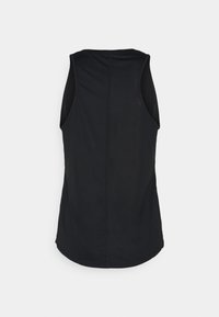 Zwart tanktop met afgeronde zoom en mouwloze ontwerp. Gemaakt van gladde stof, met een centrale naad aan de achterkant voor structuur.