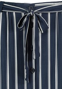 Eight 2 Nine GESTREIFTER MIDI MIT KORDELZUG UND KNOPFLEISTE - A-line skirt - blau