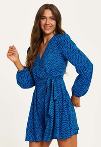 Liquorish HEART PRINT WRAP WITH LONG SLEEVES  - Day dress - blue