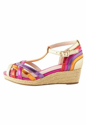 Kilesandal med flerfarvede metalliske stropper i pink, lilla, orange og creme med ankelspænde og flettet jutefodsål.