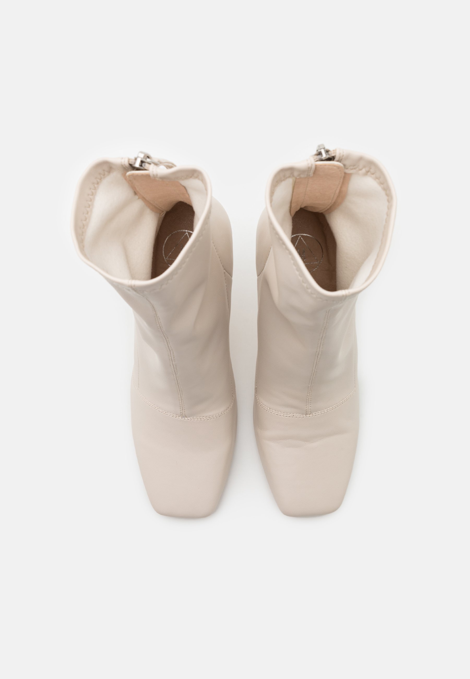 SQUARE MID STIELLETOE BOOTS Enkellaarsjes met hoge hak cream SQUARE MID STIELLETOE BOOTS Enkellaarsjes met hoge hak cream