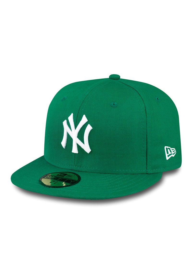 Zielona dopasowana czapka bejsbolowa z materiału, z białym haftowanym logo New York Yankees z przodu i zielonym daszkiem.