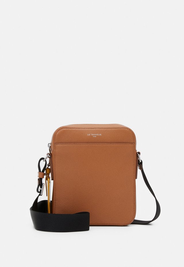 EMILE SMALL CROSS BODY BAG - Across body bag - tan/arnica