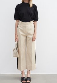 Ipekyol T-paita - black