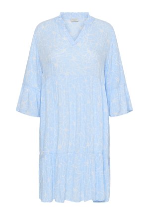 Abito azzurro chiaro al ginocchio con motivo floreale bianco, scollatura a V, maniche a campana tre quarti e gonna a balze.