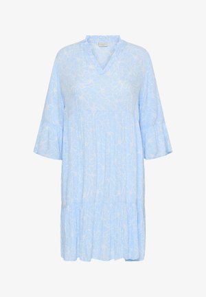 Abito azzurro chiaro al ginocchio con motivo floreale bianco, scollatura a V, maniche a campana tre quarti e gonna a balze.