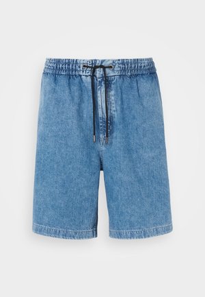 Bermudas de mezclilla en azul claro con cinturilla elástica, cierre de cordón y bolsillos laterales. Presentan una textura suave y un diseño casual.