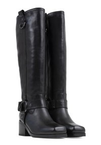 Bottes en cuir noires montantes avec une finition lisse, présentant une large sangle à la cheville avec une boucle et un petit talon carré.