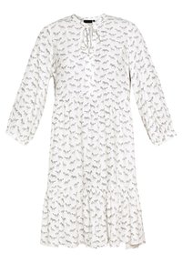 Långärmad, vit klänning med svart zebra-tryck. Har rund halsringning, frontknutdetalj och en lagd kjoldesign. Tillverkad av lättviktigt tyg.