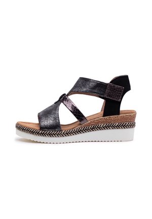 Sandales noires et métalliques avec des lanières entrecroisées, cuir texturé, semelle en wedge avec un motif tressé et semelle intérieure rembourrée.