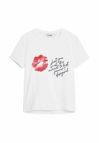 T-shirt en coton blanc avec un imprimé de lèvres rouges et un graphisme en texte noir. Manches courtes et coupe décontractée avec un col rond.