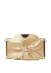 Clutch in satin dorato con un grande accento floreale. Presenta una chiusura a scatto e un centro decorativo in perla. Superficie liscia e forma rettangolare.