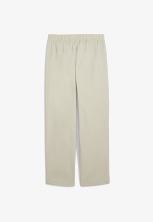 Hellbeige Hosen mit elastischem Bund, geradem Bein und ohne sichtbare Taschen. Der Stoff wirkt glatt mit einem dezenten Glanz.