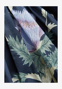 Valgt, navy blue floral