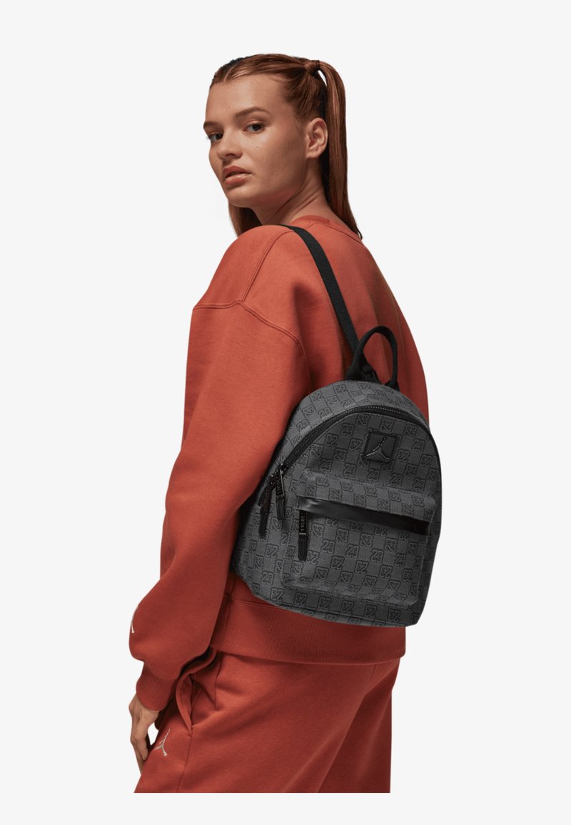 Jordan JAN MONOGRAM MINI BACKPACK UNISEX - Rucksack - smoke grey 