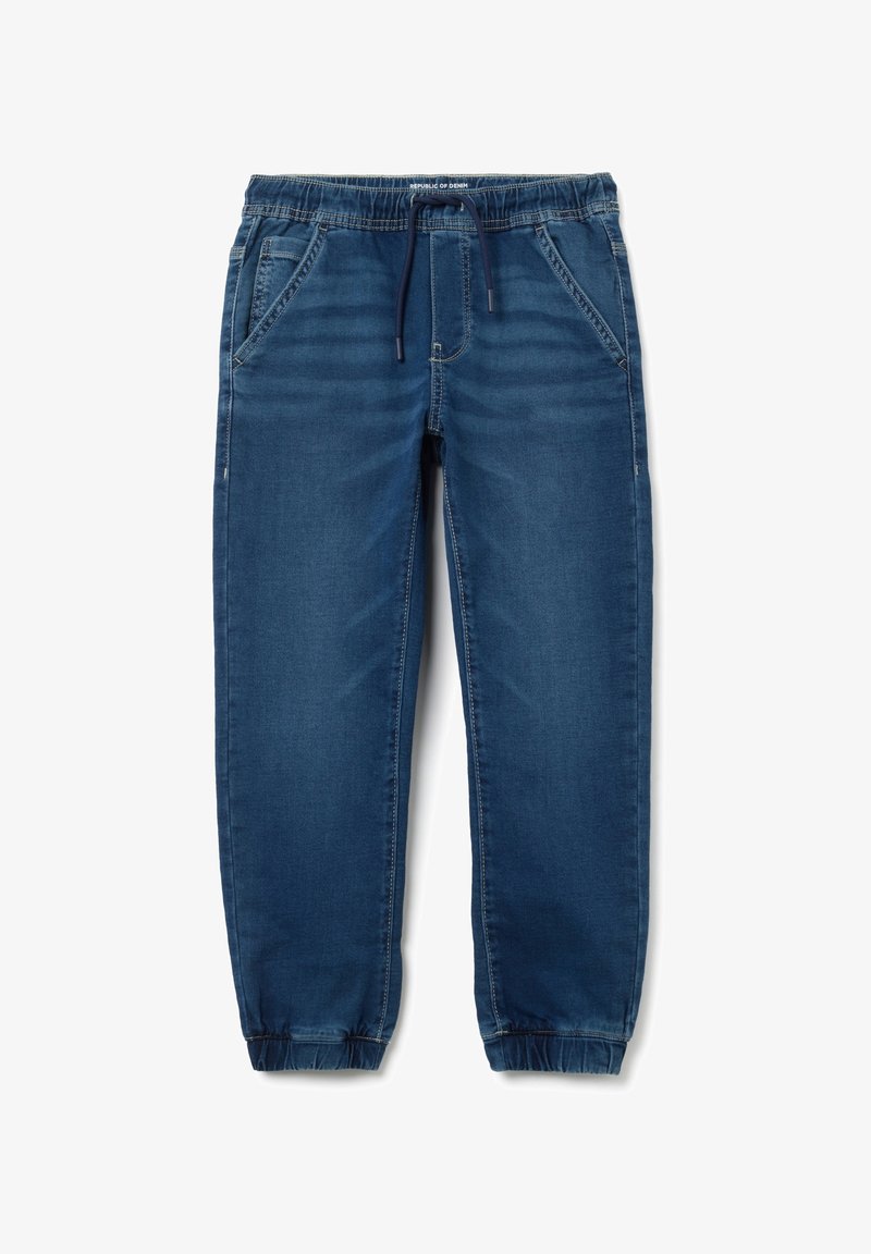 Pantalones jogger de mezclilla en azul oscuro con cinturilla elástica y cordón. Presenta dos bolsillos frontales y puños ajustados en los tobillos.