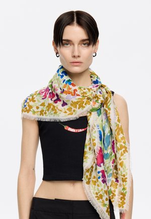 Blumen-Schal aus weichem Stoff, der bunte Muster aus Blättern und Blumen auf einem cremefarbenen Hintergrund zeigt, mit einem fransigen Abschluss.