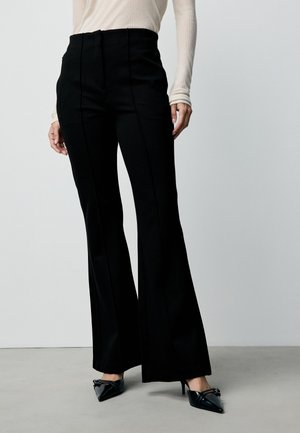 Next REGULAR FIT - SCULPTING BOOTCUT - Pantalon classique - black