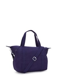Fioletowa torba na ramię z podwójnymi uchwytami i odczepianym paskiem na ramię. Zawiera zamek błyskawiczny oraz akcenty z metalowymi elementami w kolorze srebrnym.