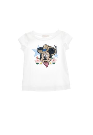 Biała koszulka z nadrukiem postaci w kowbojskim kapeluszu, ozdobiona kwiatami i gwiazdami w różowych, niebieskich i czarnych detalach.