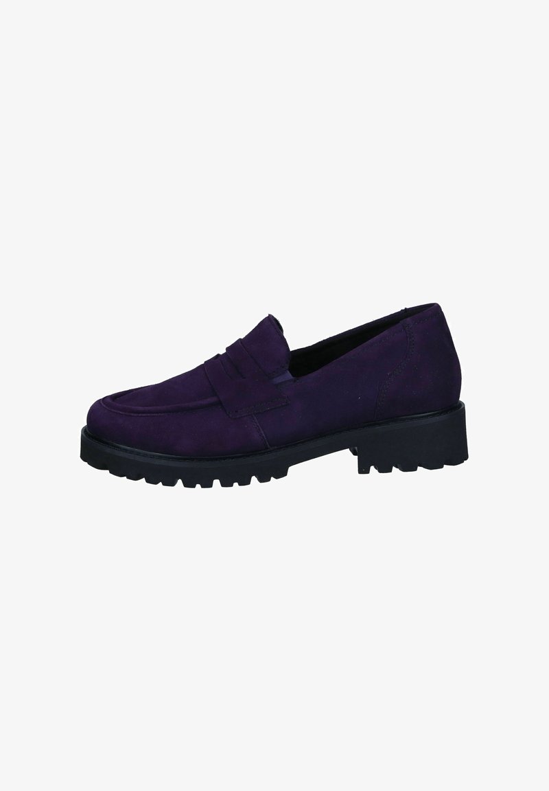 Mocassin en daim violet foncé avec une épaisse semelle à crampons noire et un petit talon, avec une bride sur le dessus à l'avant.