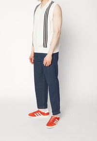 adidas Originals Stickad tröja - off-white