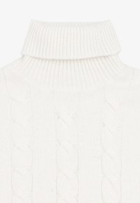 Maglione bianco a collo alto in maglia, con texture a coste e dettagli a treccia sulla parte frontale. Vestibilità standard, spessore medio.