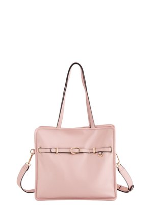Rosa læder tote taske med firkantet form, sort trim, dobbelte top-håndtag og guld hardware detaljer, herunder et spænde-lignende design.
