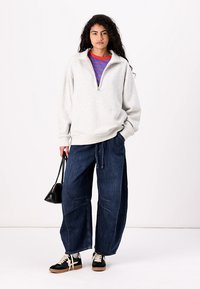 Abercrombie & Fitch ESSENTIAL SUNDAY VINTAGE HALF ZIP - Sweatshirt - light grey