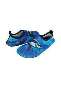 Waterschoenen met een blauw ontwerp, dat haaien en golven afgebeeld heeft. Gemaakt van flexibel materiaal met een instapvorm en rubberen zool.