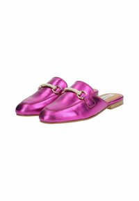 Mules metallici rosa in formato slip-on con punta arrotondata, caratterizzati da un accento di catena dorata sulla parte anteriore e un tacco basso per un facile utilizzo.