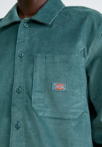 Dickies Camisa - lincoln green