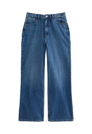 Blauwe denim jeans met hoge taille en wijde pijpen, voorzien van knopen aan de voorkant, ritssluiting, riemlussen en vijf zakken, plat neergelegd op een witte achtergrond.