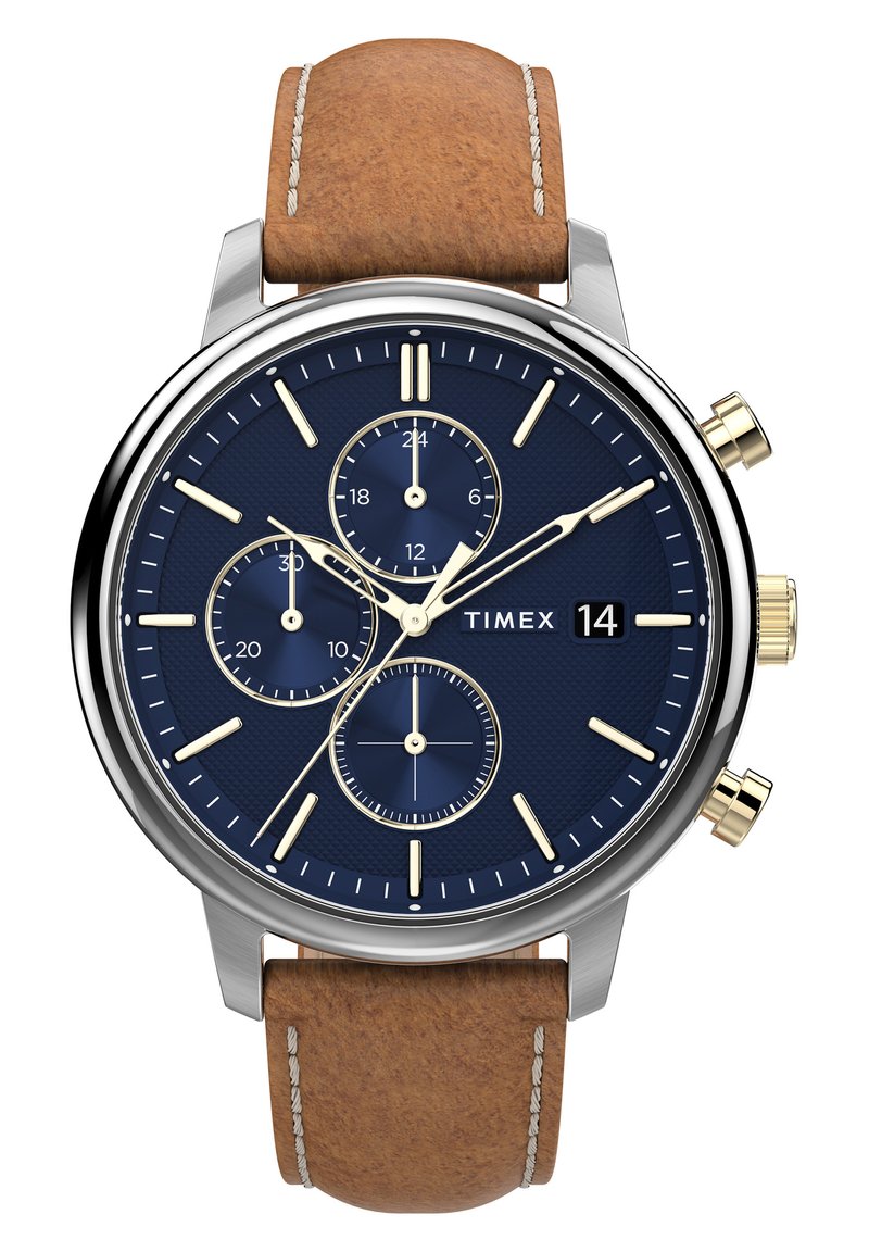 Orologio da uomo Timex con quadrante blu navy, cassa argentata, cinturino in pelle marrone e dettagli dorati. Presenta tre sottodial e un display della data.