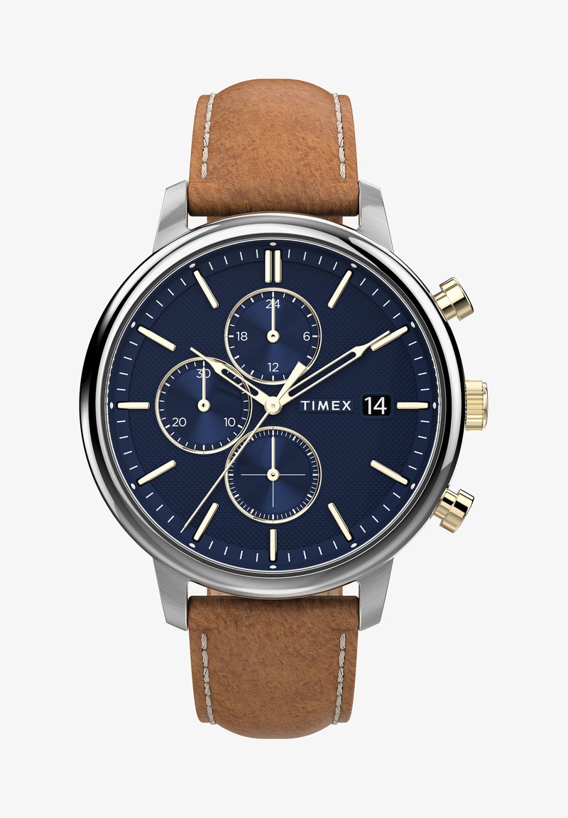 Orologio da uomo Timex con quadrante blu navy, cassa argentata, cinturino in pelle marrone e dettagli dorati. Presenta tre sottodial e un display della data.