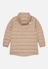 Beige Daunenjacke mit Kapuze, mit gesteppter Textur, langen Ärmeln und abgerundetem Saum. Enthält ein kleines Logo auf dem oberen Rücken.