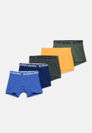 Pět pánských boxer briefů v modré, námořnické modré, žluté a dvou odstínech zelené, uspořádaných diagonálně s pásky označenými značkou Björn Borg.