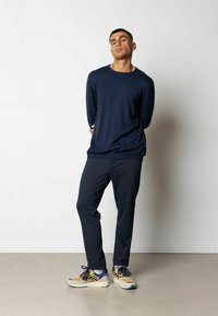 Clean Cut Copenhagen CLAUDE CREWNECK - Neule - navy melange