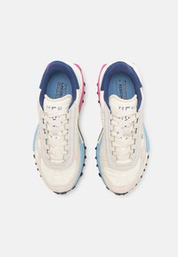 Lacoste ELITE ACTIVE  - Joggesko - off white/navy