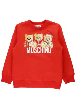 Felpa rossa con tre orsetti con sciarpe, tema natalizio e la scritta "MOSCHINO" sotto, in bianco. Materiale morbido e maniche lunghe.
