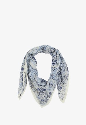 Écharpe triangulaire bleu clair et blanc à motifs, bordée de dentelle, drapée en boucle montrant des dessins floraux et géométriques complexes.