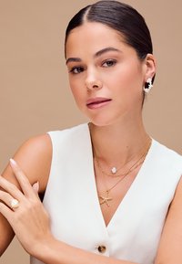 Orelia STARFISH & FAUX PEARL ROW NECKLACE - Náhrdelník - gold-coloured