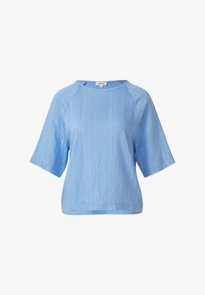 Blusa azzurro chiaro a maniche corte con scollatura tonda e sottile trama verticale, vestibilità ampia, realizzata da s.Oliver.