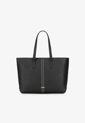Zwarte tote bag gemaakt van gestructureerd faux leer, met verticale gouden studs en twee stevige handvatten.