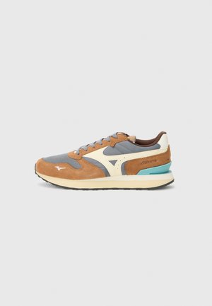 Sneakers laag - quiet shade/banana crape/thrush